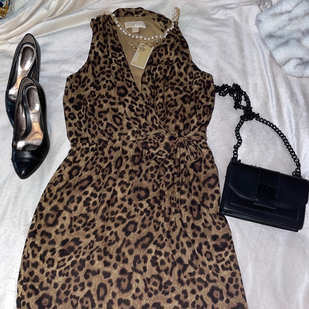 Beautiful 100% silk Michael Kors tie front dress
